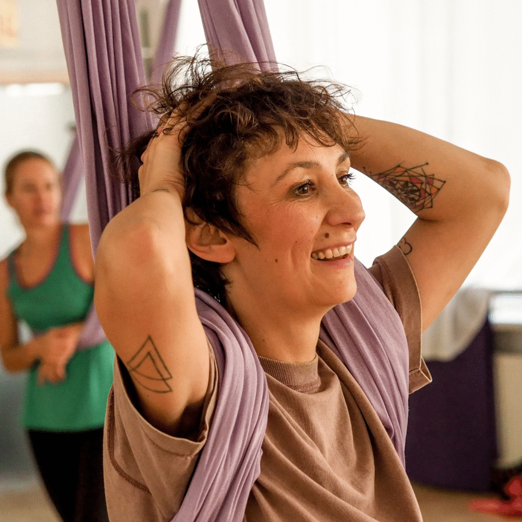 Kurs nauczycielski Hatha Vinyasa Jogi Gdańsk – praktyka grupowa w Instytucie Devi Sangam kurs nauczycielski hatha vinyasa jogi kurs nauczycielski jogi Gdańsk kurs jogi 200h Yoga Alliance nauczyciel jogi Hatha Vinyasa Instytut Devi Sangam Gdańsk